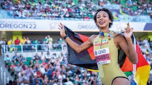 詹皇补篮绝杀，湖人反超灰熊紧咬掘金，快船力克尼克斯，反超勇士